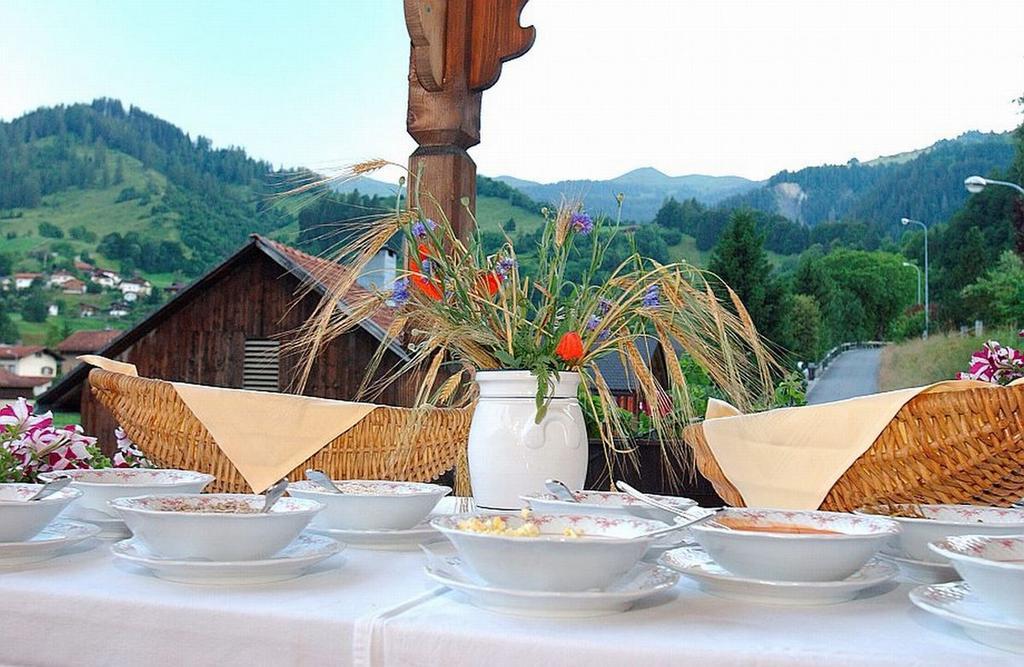 Landgasthof Sommerfeld Pragg-Jenaz ภายนอก รูปภาพ